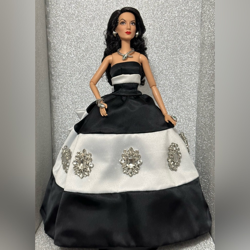 💎 BARBIE MARIA FELIX DOLL SIGNATURE, BLACK AND WHITE DRESS WITH SNAKE JEWELRY